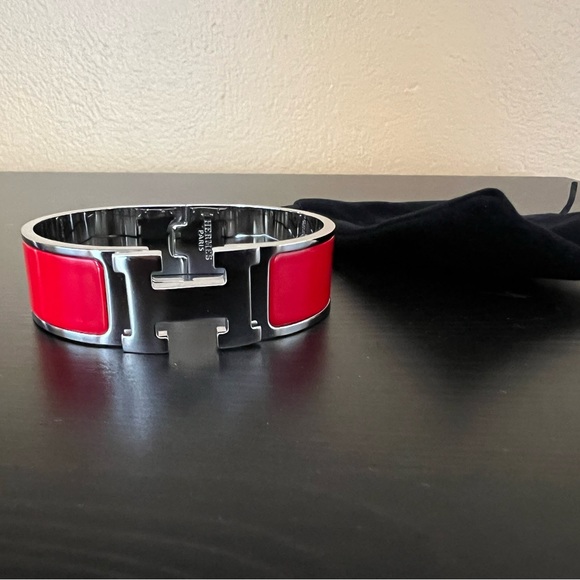 NWOT Red and Silver Large ‘H’ bracelet with clic style close - Picture 1 of 5